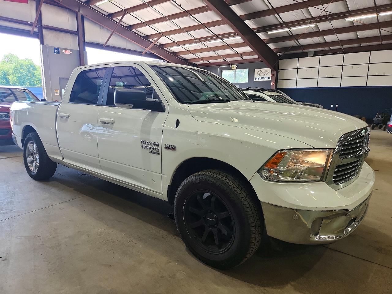 2019 RAM 1500 CLASSIC SLT — Фото 4 из 12