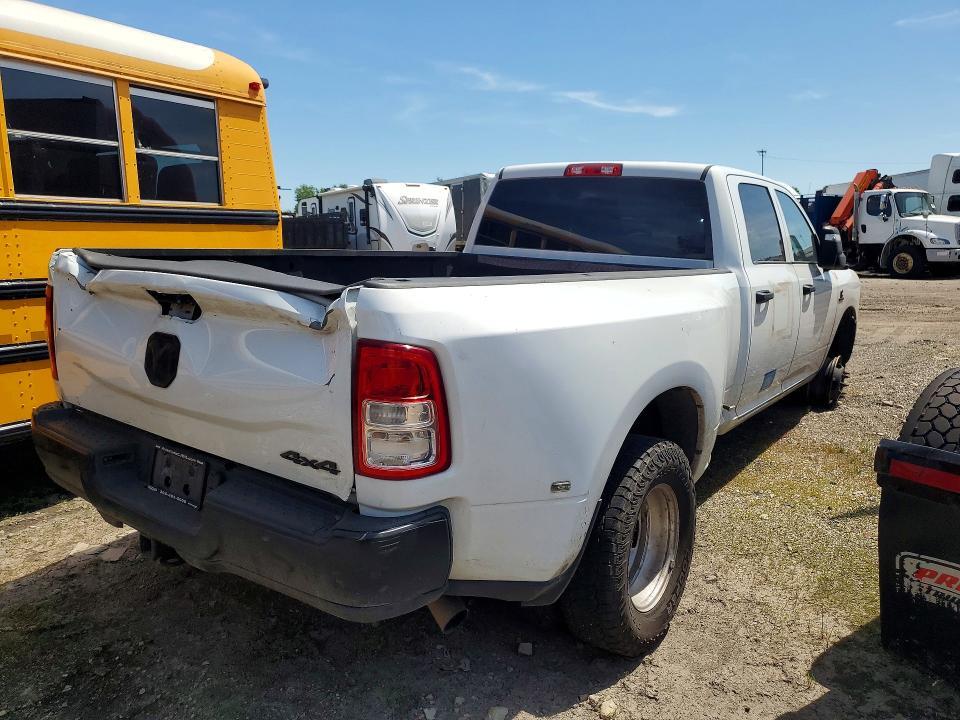 2023 RAM 3500 TRADESMAN — Фото 3 из 13