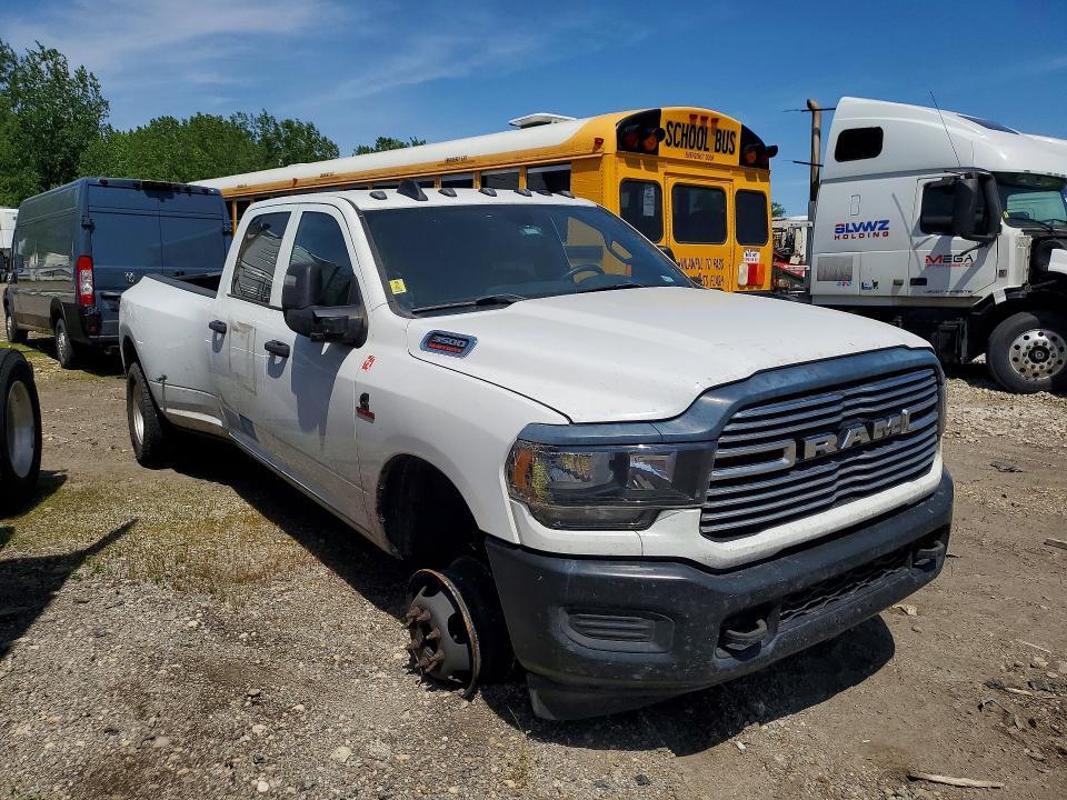 2023 RAM 3500 TRADESMAN — Фото 4 из 13