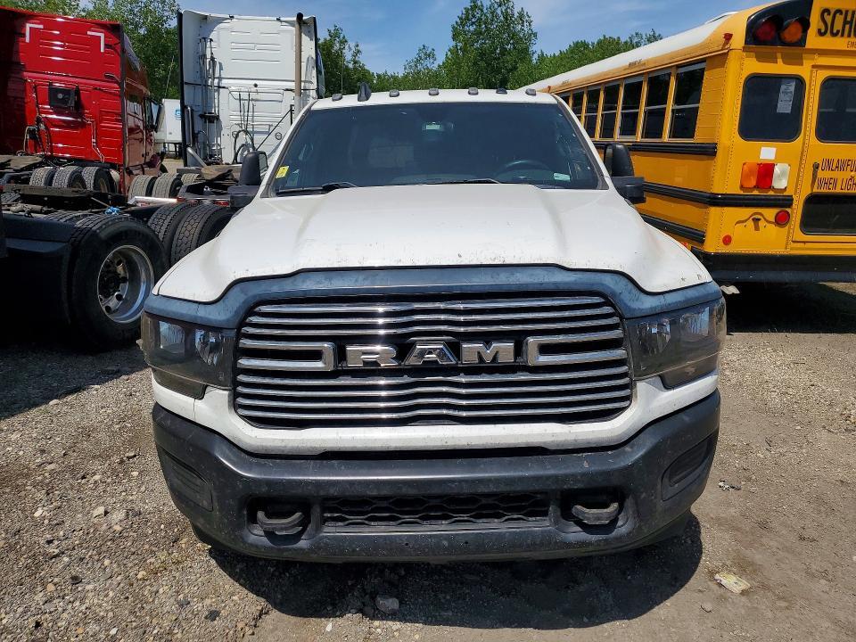 2023 RAM 3500 TRADESMAN — Фото 5 из 13
