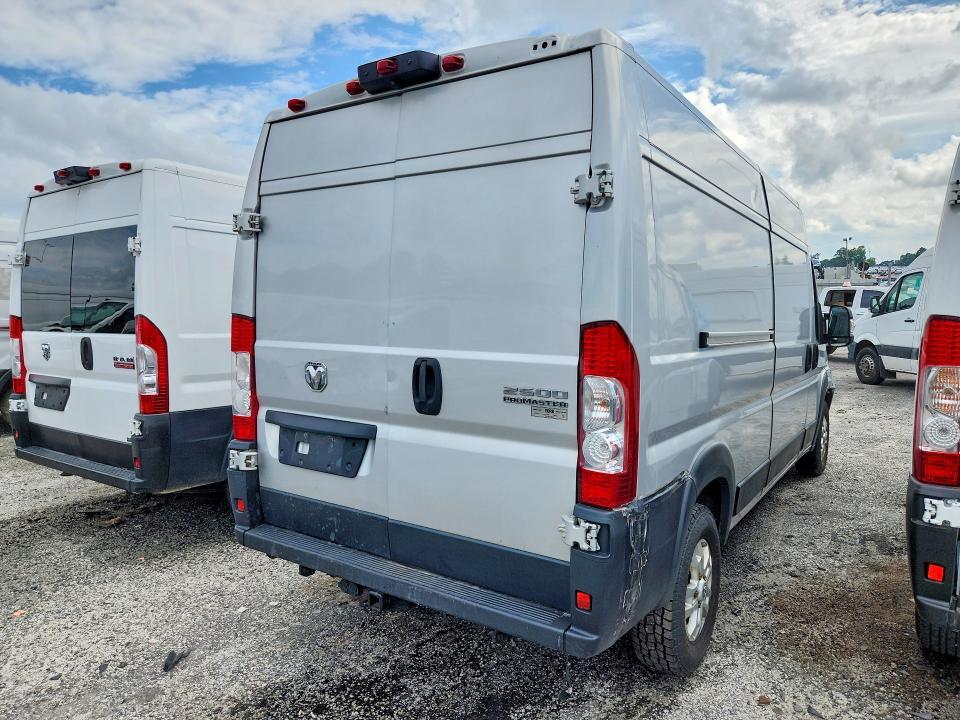 2023 RAM PROMASTER 2500 DELIVERY VAN — Фото 3 из 12