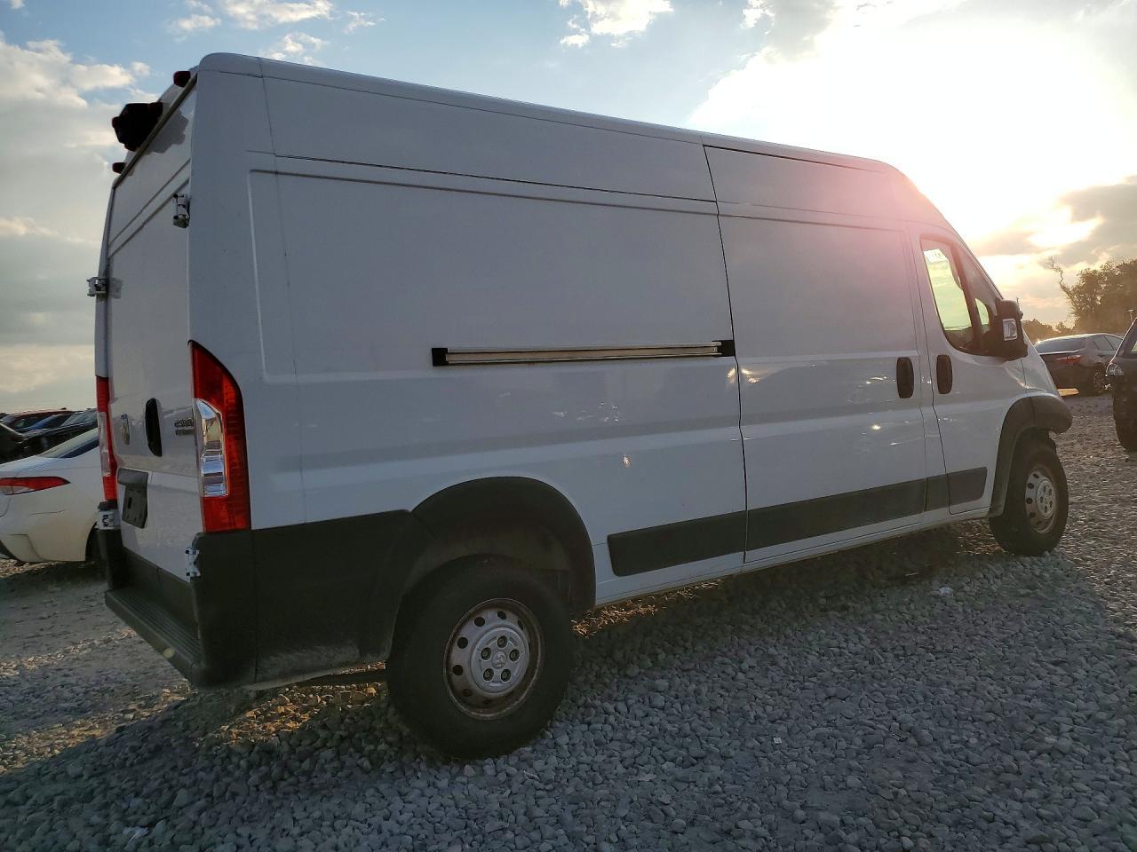2023 RAM PROMASTER 2500 CARGO — Фото 3 из 14