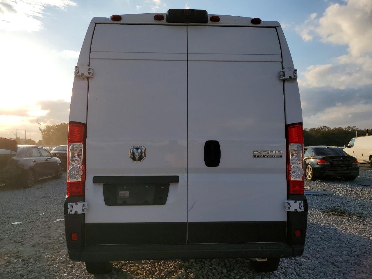 2023 RAM PROMASTER 2500 CARGO — Фото 6 из 14