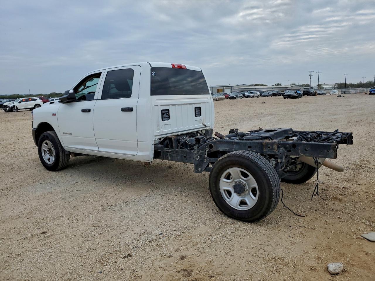 2020 RAM 2500 4WD V8 CREW CAB 6.4L — Фото 2 из 12
