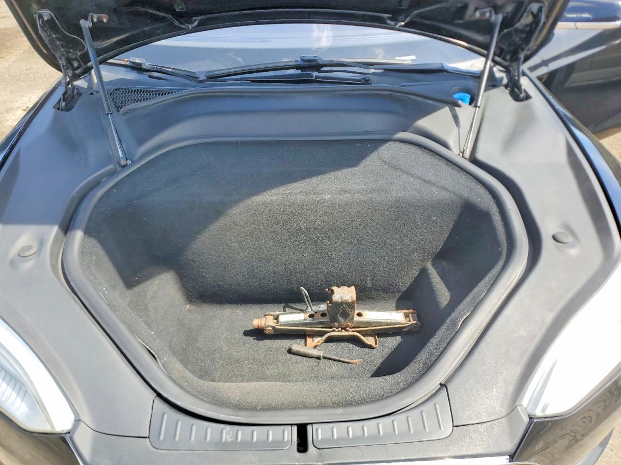 2015 TESLA MODEL S — Фото 11 из 12