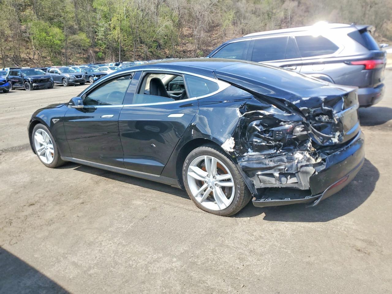 2015 TESLA MODEL S — Фото 2 из 12