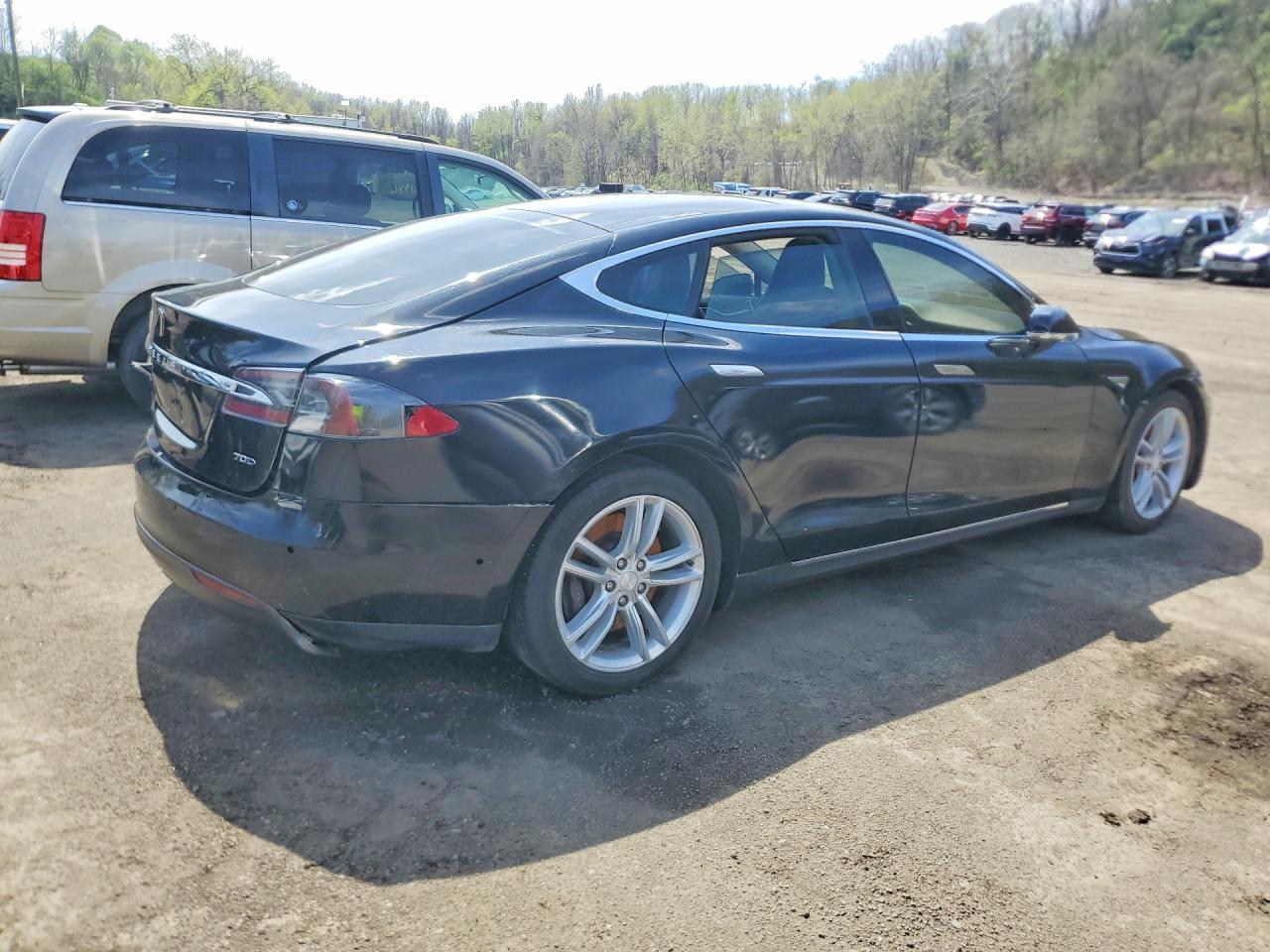 2015 TESLA MODEL S — Фото 3 из 12