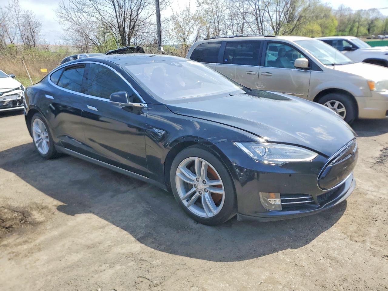 2015 TESLA MODEL S — Фото 4 из 12