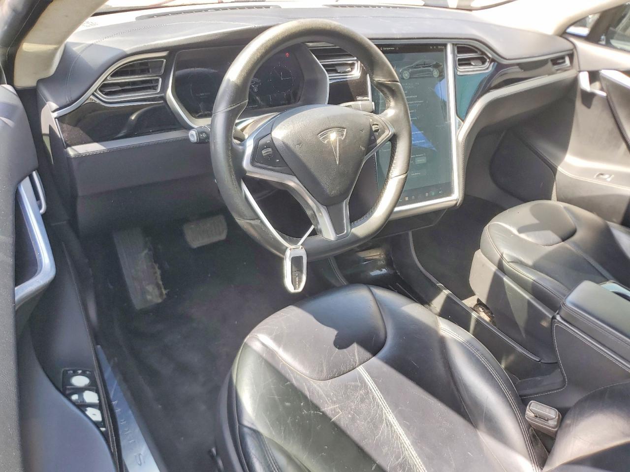 2015 TESLA MODEL S — Фото 8 из 12