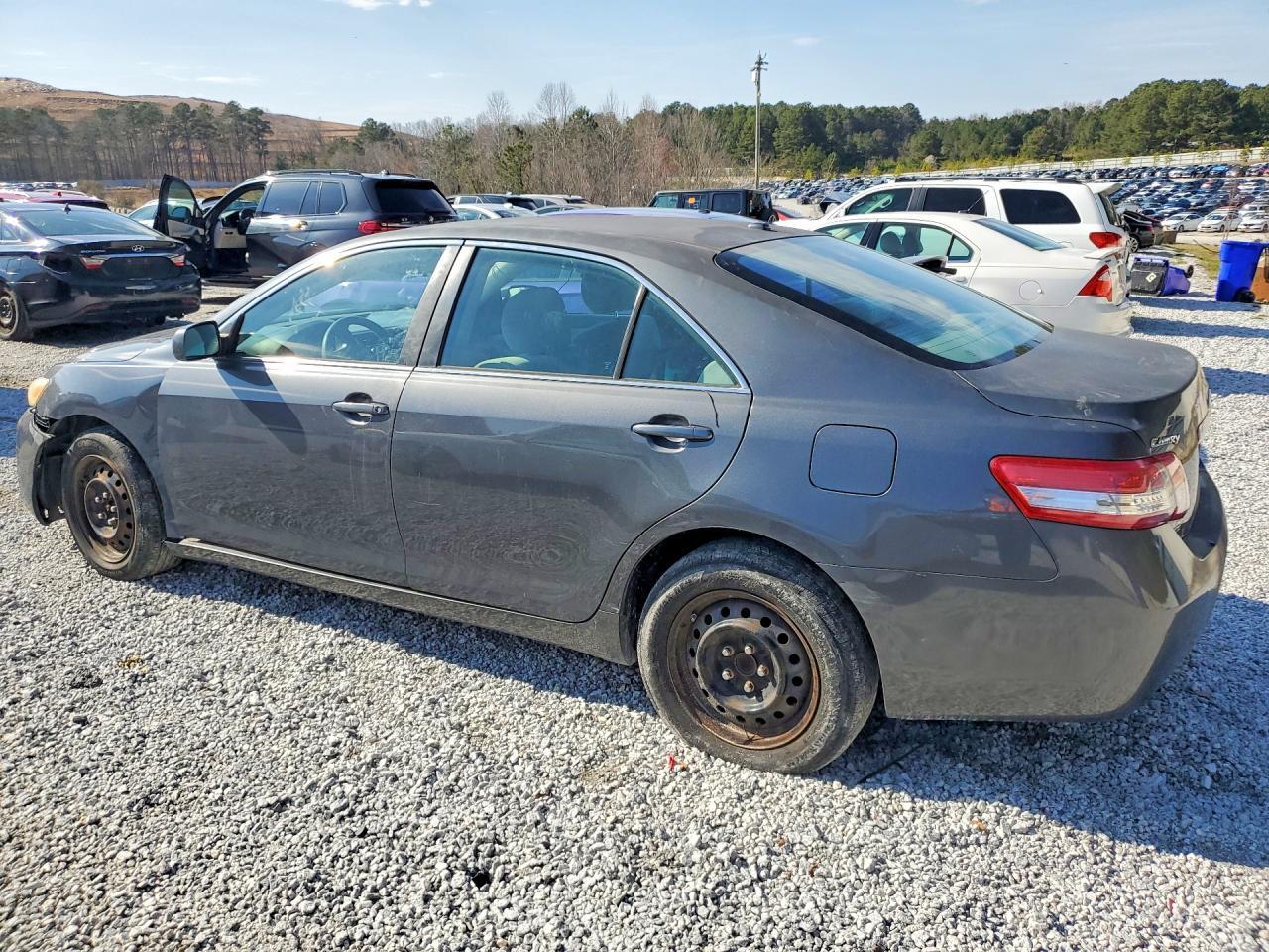 2011 TOYOTA CAMRY LE — Фото 2 из 12