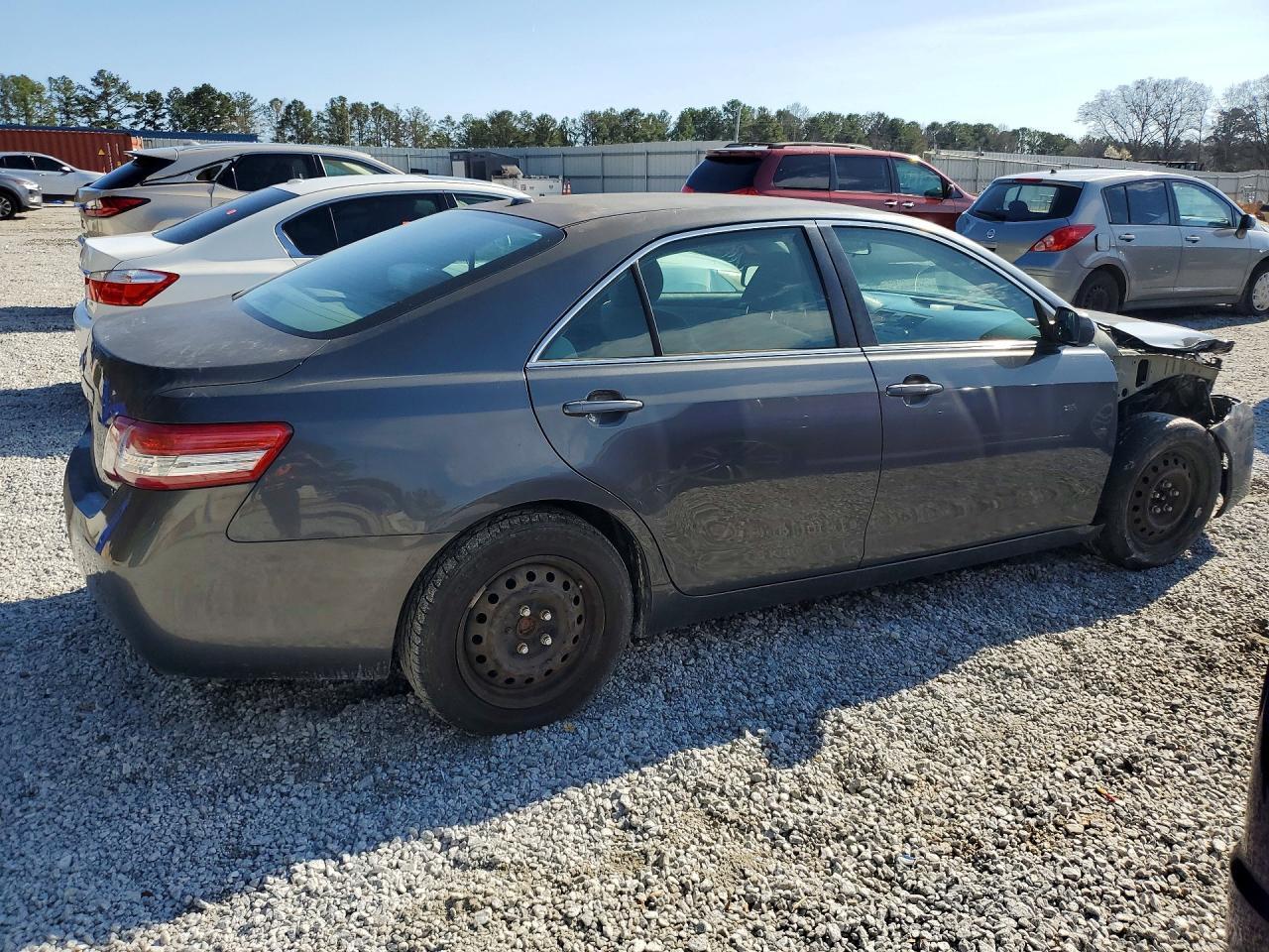 2011 TOYOTA CAMRY LE — Фото 3 из 12
