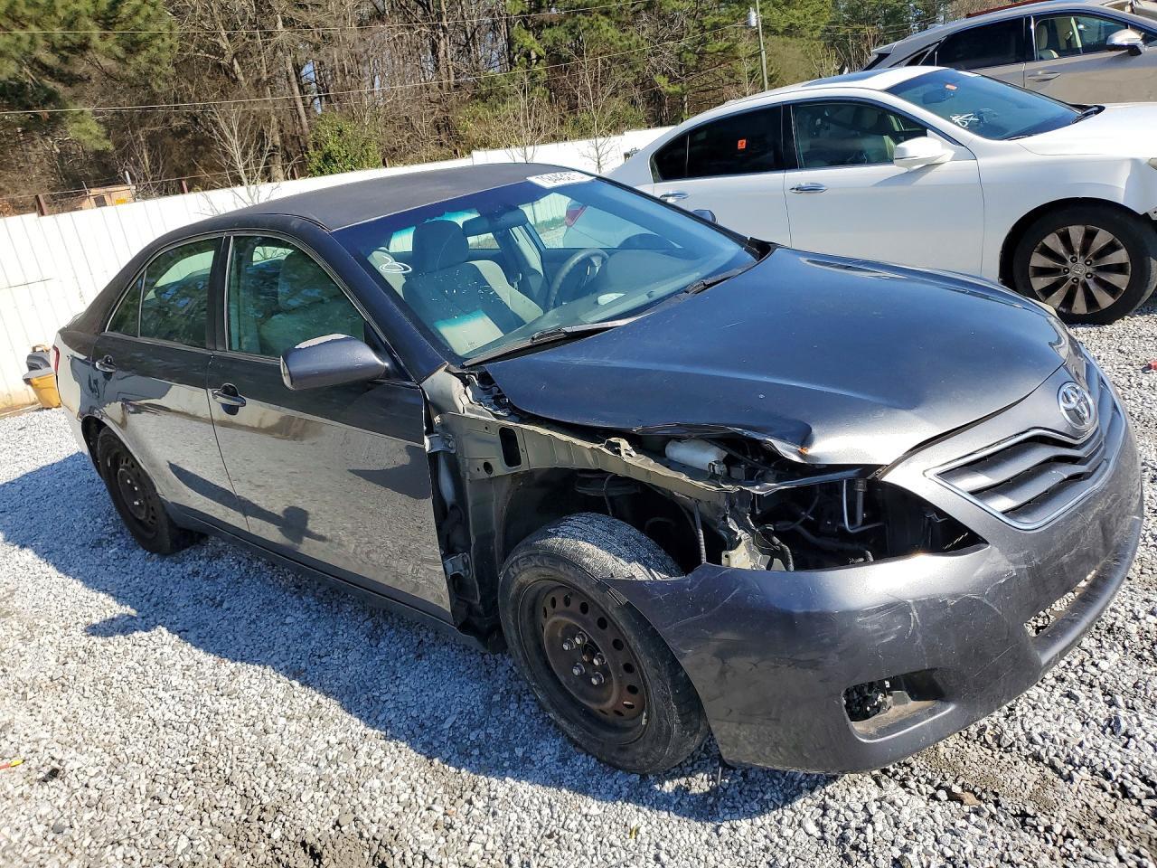 2011 TOYOTA CAMRY LE — Фото 4 из 12