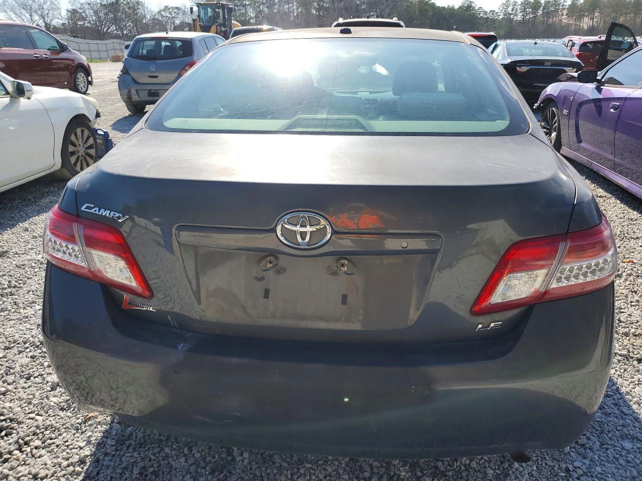 2011 TOYOTA CAMRY LE — Фото 6 из 12