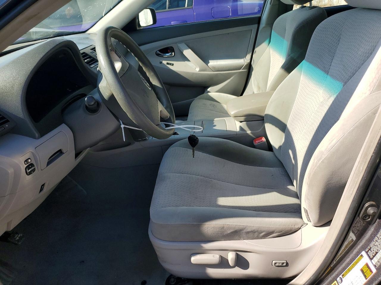 2011 TOYOTA CAMRY LE — Фото 7 из 12
