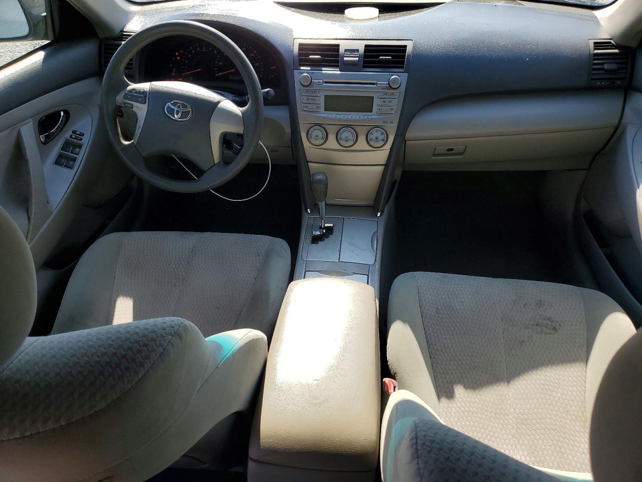 2011 TOYOTA CAMRY LE — Фото 8 из 12