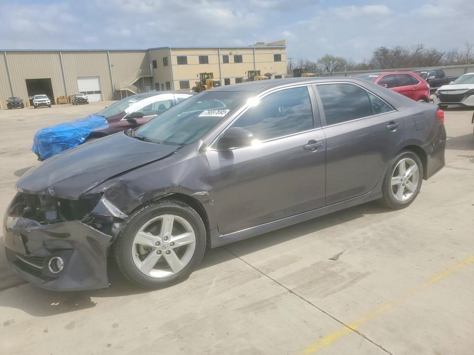 2014 TOYOTA CAMRY SE