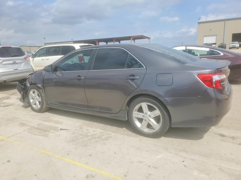 2014 TOYOTA CAMRY SE — Фото 2 из 12