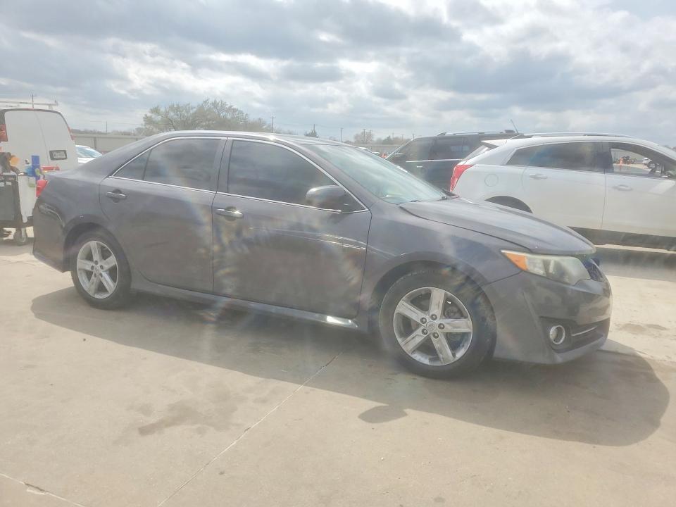 2014 TOYOTA CAMRY SE — Фото 4 из 12