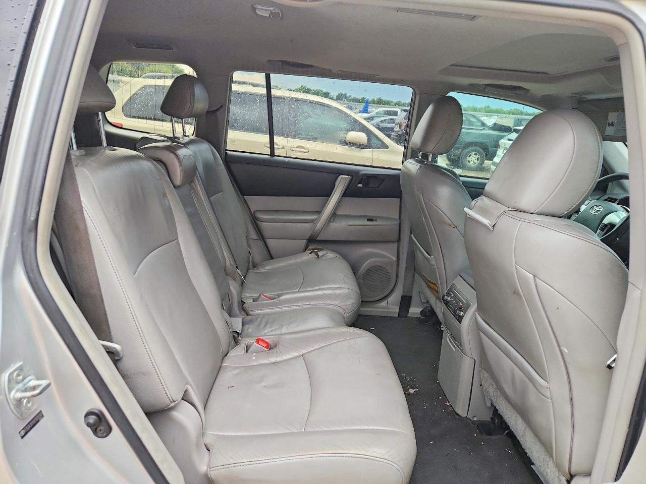 2012 TOYOTA HIGHLANDER SE — Фото 11 из 13