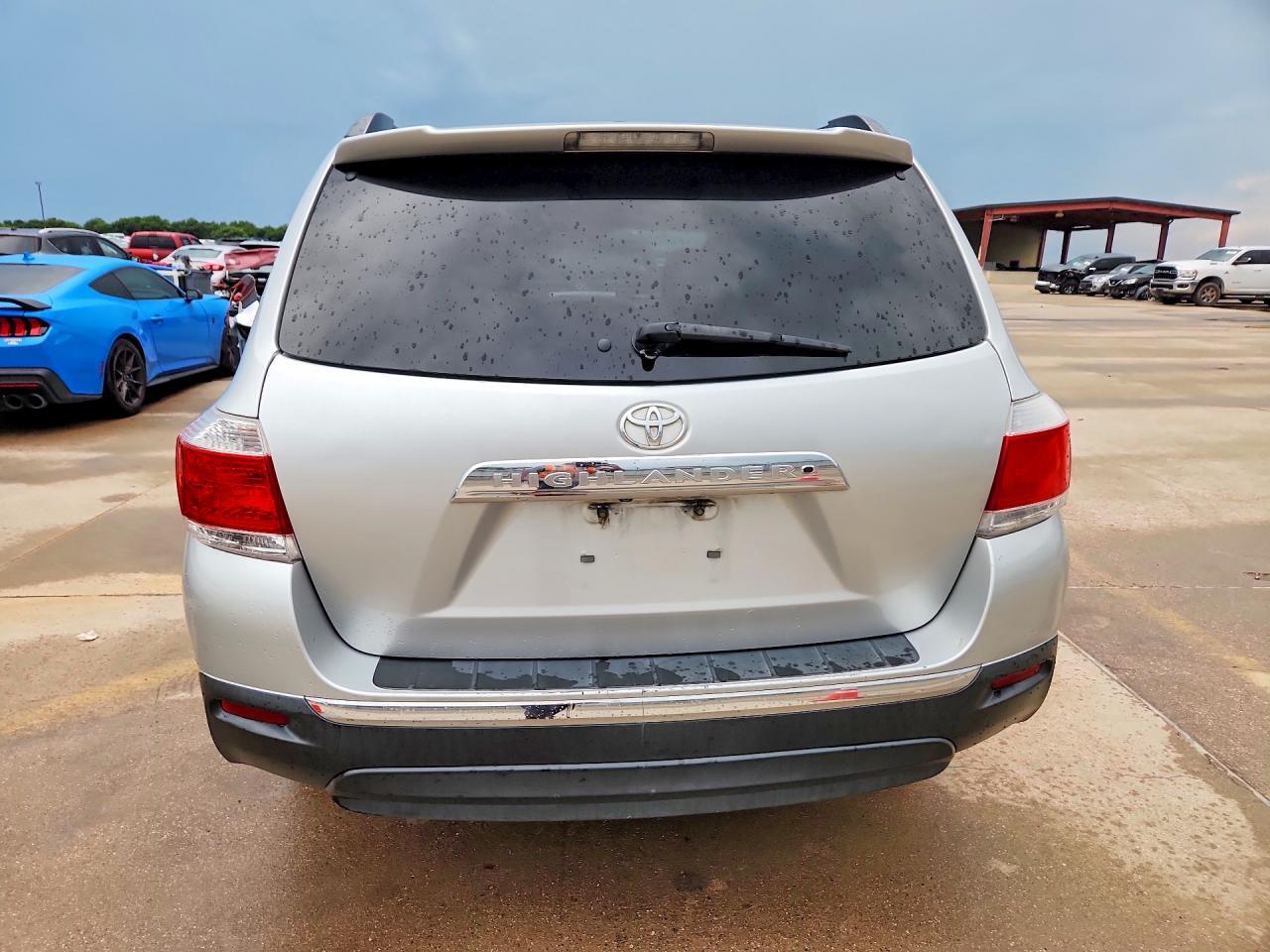 2012 TOYOTA HIGHLANDER SE — Фото 6 из 13