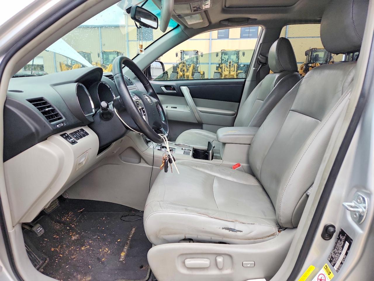 2012 TOYOTA HIGHLANDER SE — Фото 7 из 13