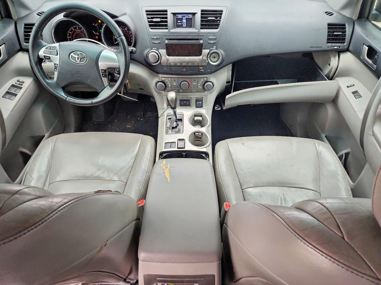 2012 TOYOTA HIGHLANDER SE — Фото 8 из 13