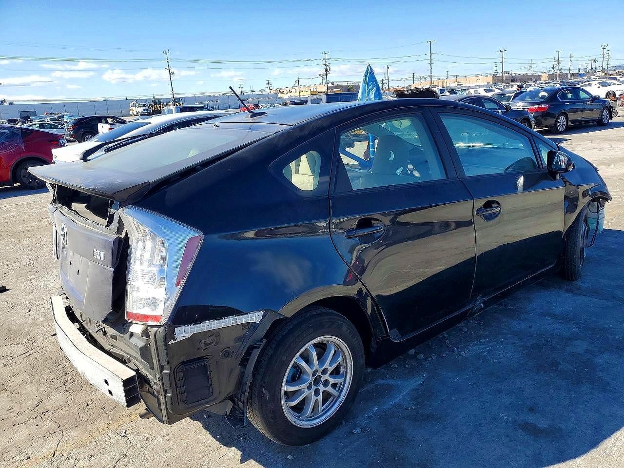 2011 TOYOTA PRIUS THREE — Фото 3 из 13