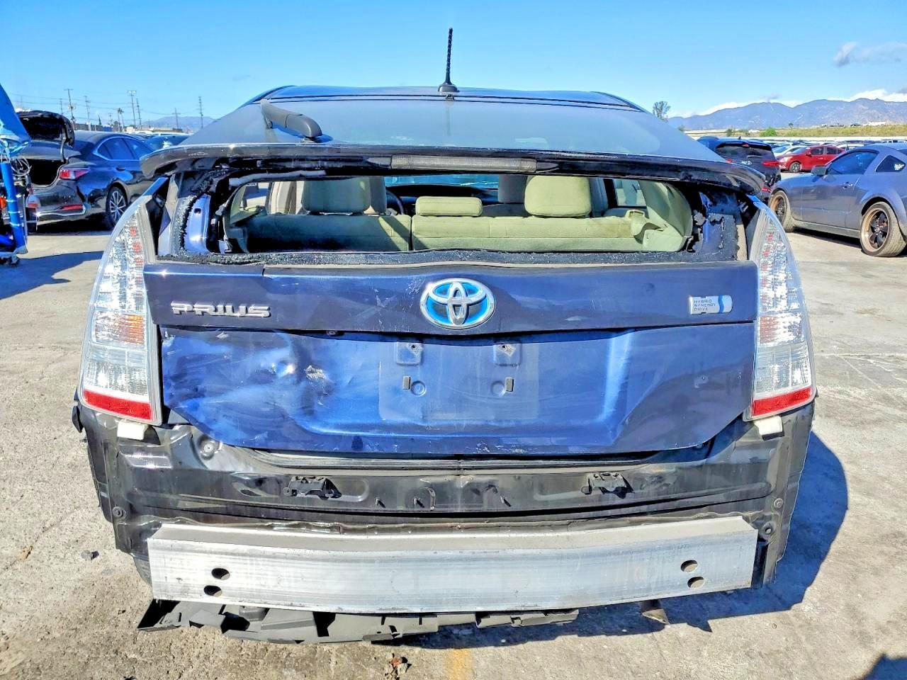 2011 TOYOTA PRIUS THREE — Фото 6 из 13