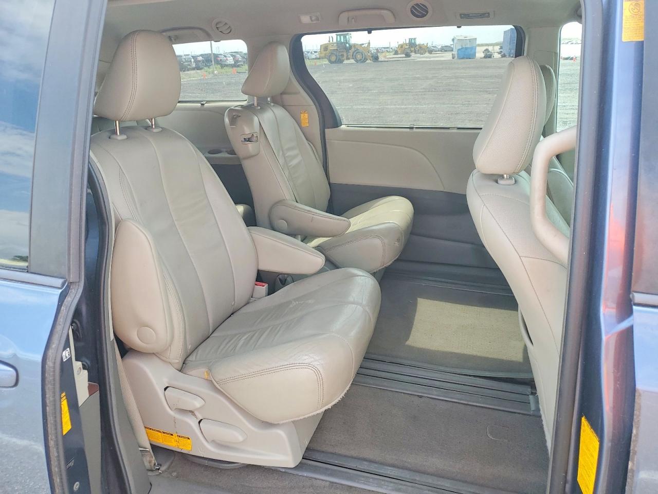 2014 TOYOTA SIENNA XLE 8-PASSENGER — Фото 11 из 14