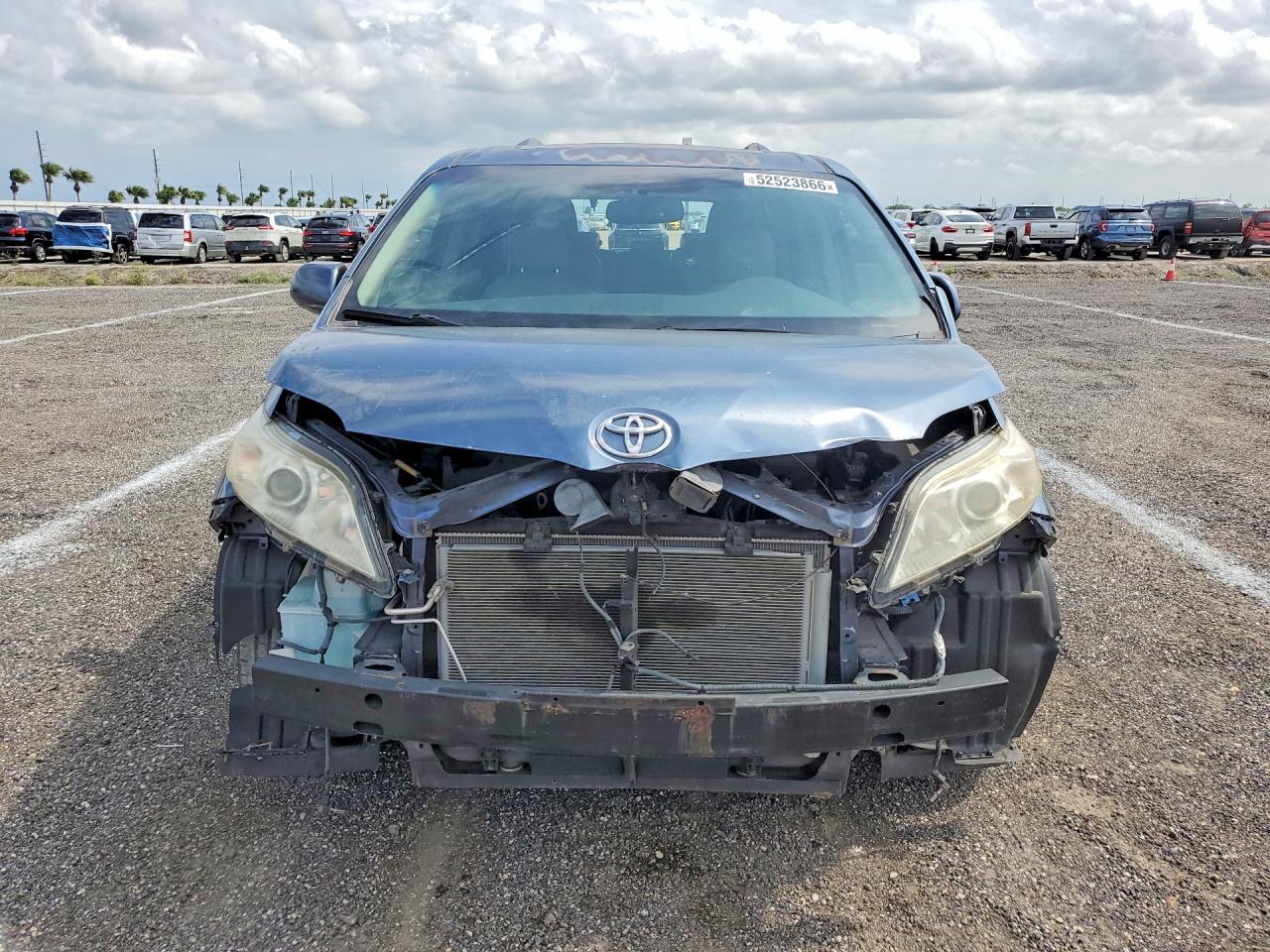 2014 TOYOTA SIENNA XLE 8-PASSENGER — Фото 5 из 14