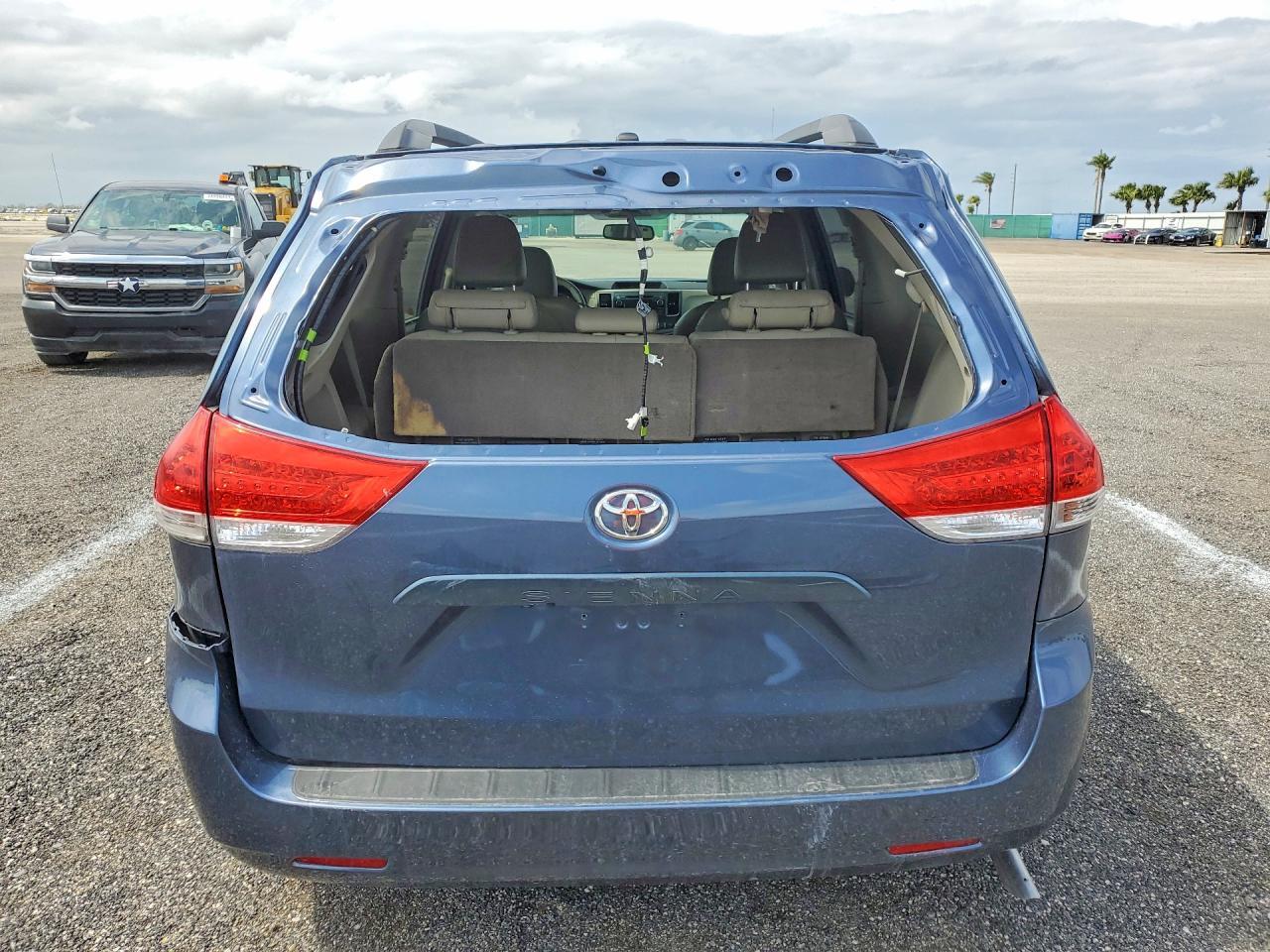 2014 TOYOTA SIENNA XLE 8-PASSENGER — Фото 6 из 14