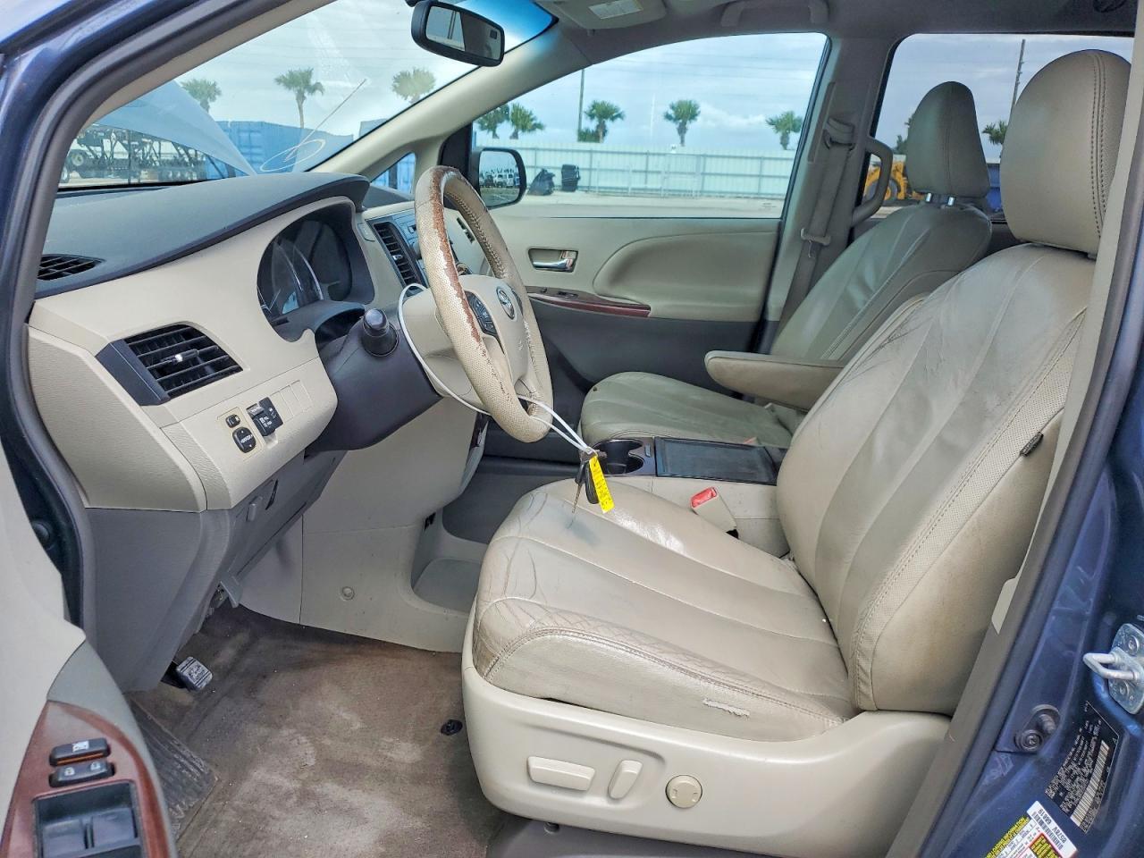 2014 TOYOTA SIENNA XLE 8-PASSENGER — Фото 7 из 14