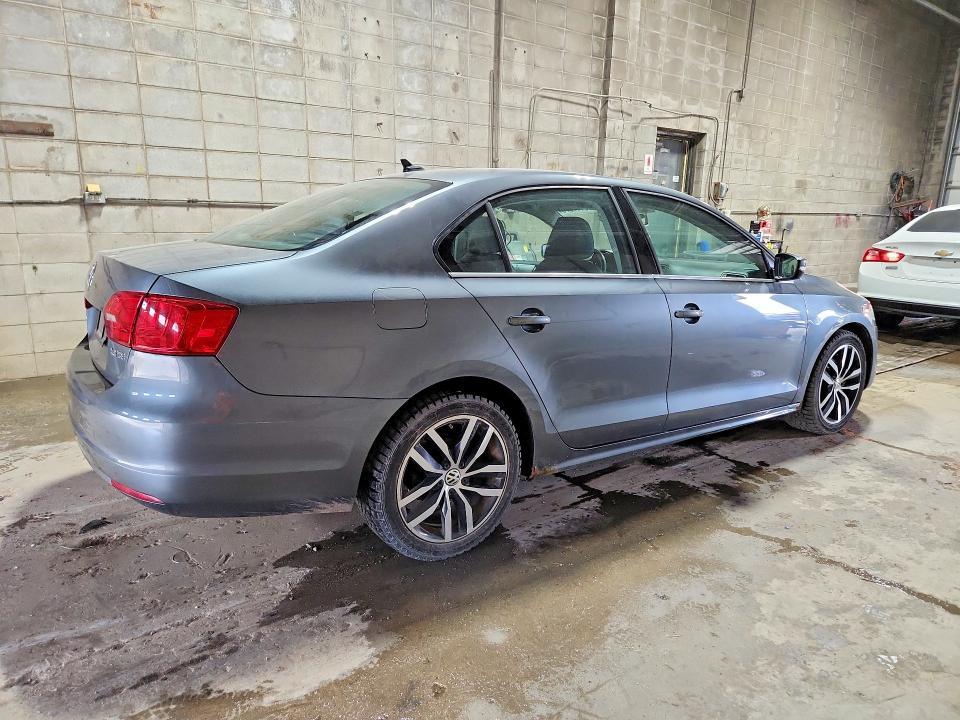 3VWBX7AJ8DM432453 2013 VOLKSWAGEN JETTA S/SE photo no. 3