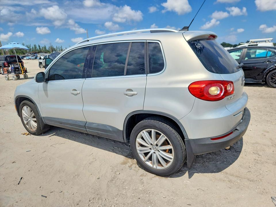 2010 VOLKSWAGEN TIGUAN S — Фото 2 из 12