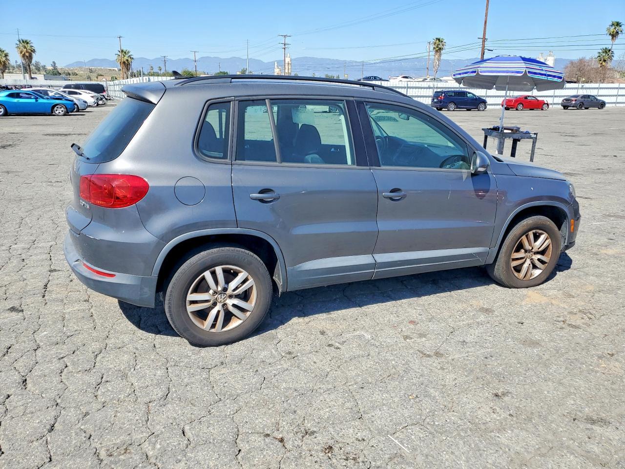 WVGAV7AX9FW613035 2015 VOLKSWAGEN TIGUAN photo no. 3