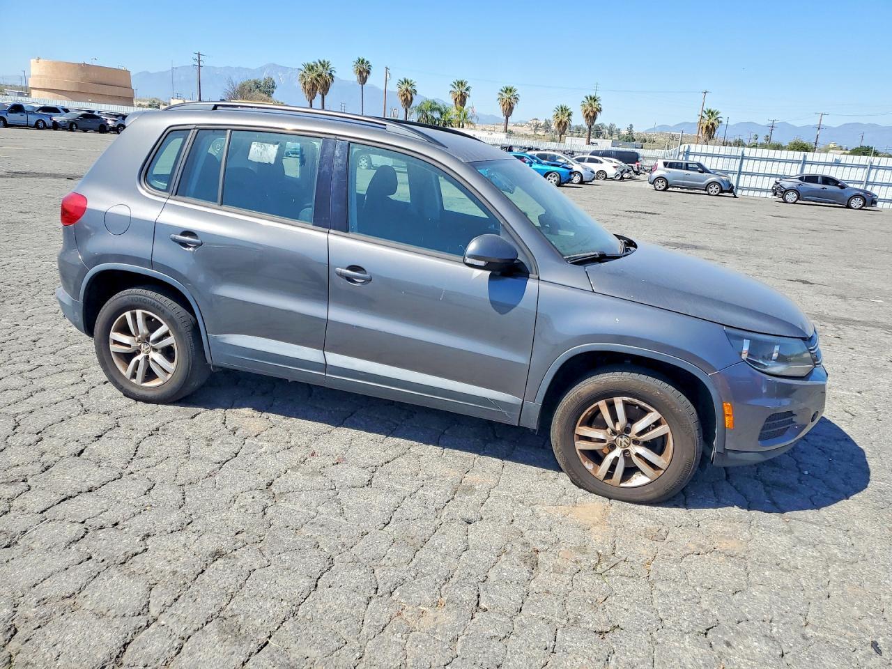 WVGAV7AX9FW613035 2015 VOLKSWAGEN TIGUAN photo no. 4