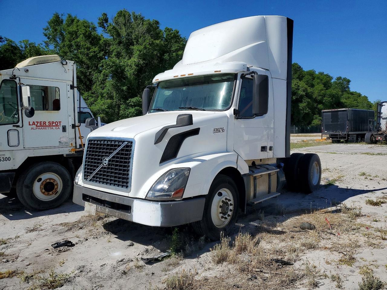 2017 VOLVO VNL SEMI TRUCK — Фото 2 из 10