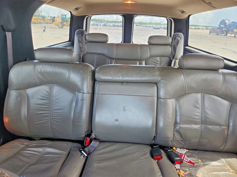 2002 CHEVROLET SUBURBAN K1500 — Фото 10 из 13