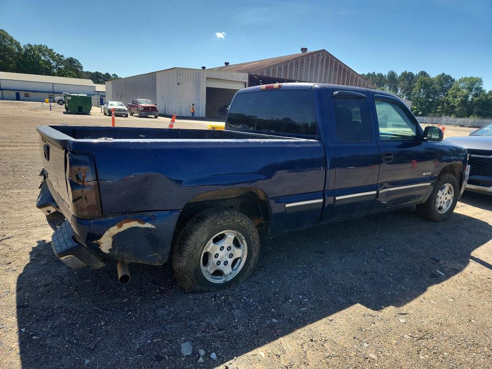 2001 CHEVROLET SILVERADO C1500 — Фото 3 из 12