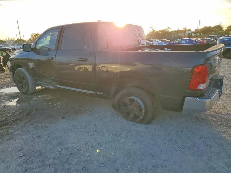 2021 RAM 1500 CLASSIC SLT — Фото 2 из 12