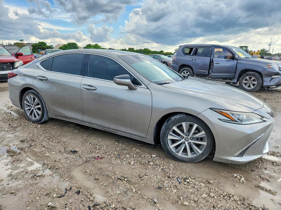 2021 LEXUS ES 350 BASE — Фото 4 из 12