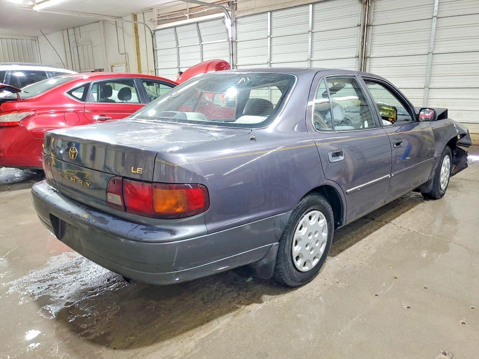 1996 TOYOTA CAMRY LE — Фото 3 из 12