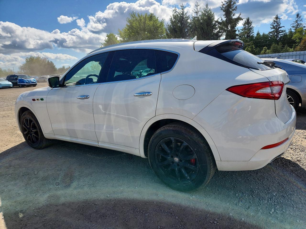 2017 MASERATI LEVANTE LUXURY — Фото 2 из 14