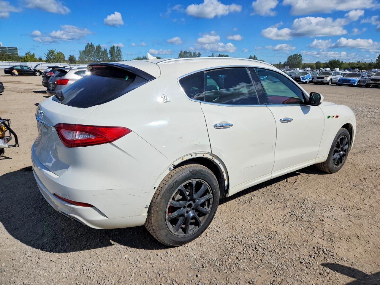 2017 MASERATI LEVANTE LUXURY — Фото 3 из 14