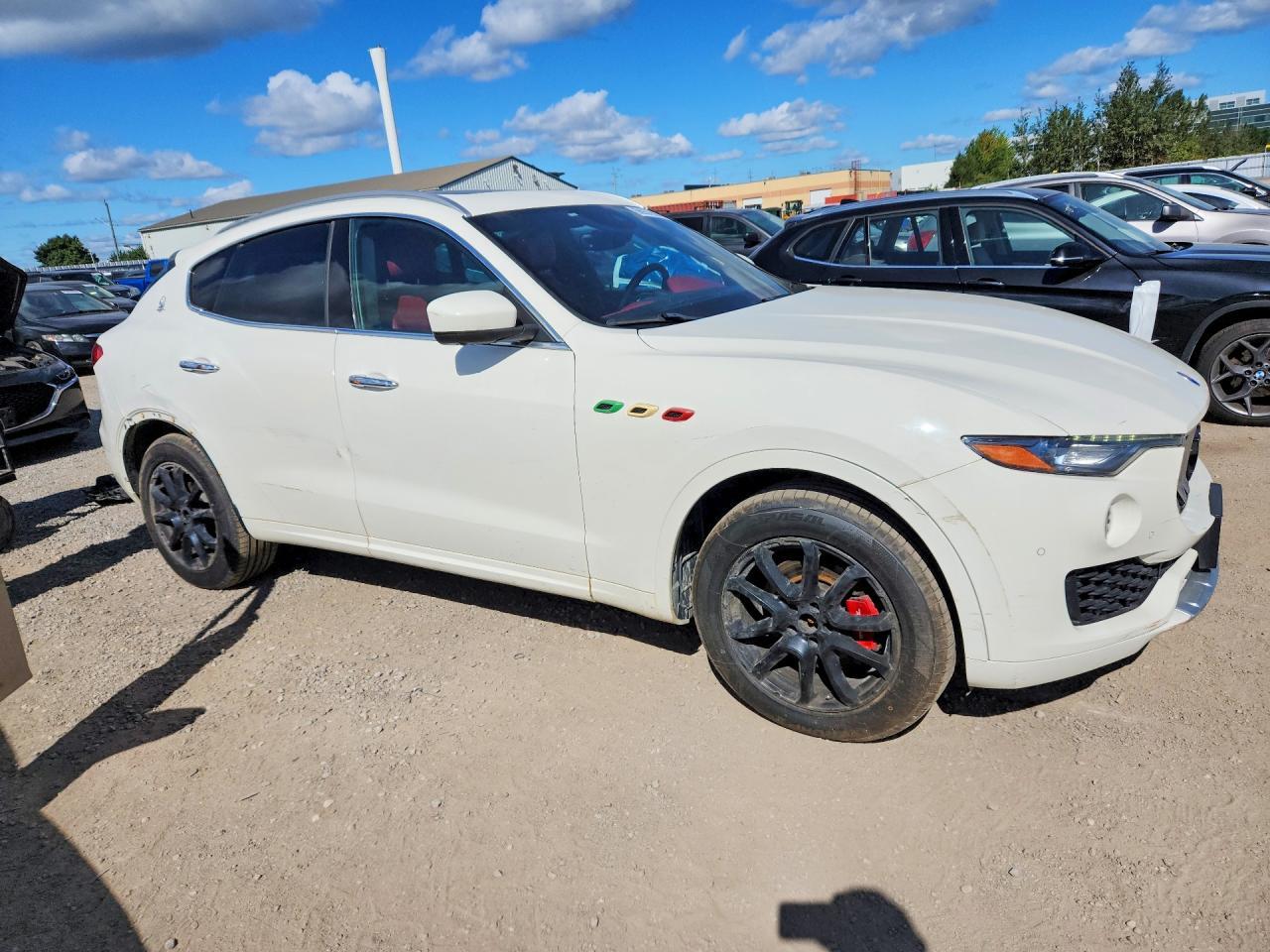2017 MASERATI LEVANTE LUXURY — Фото 4 из 14