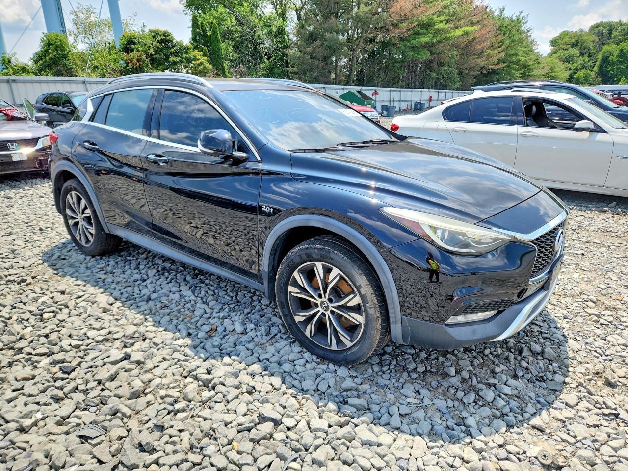 2017 INFINITI QX30 BASE — Фото 4 из 12