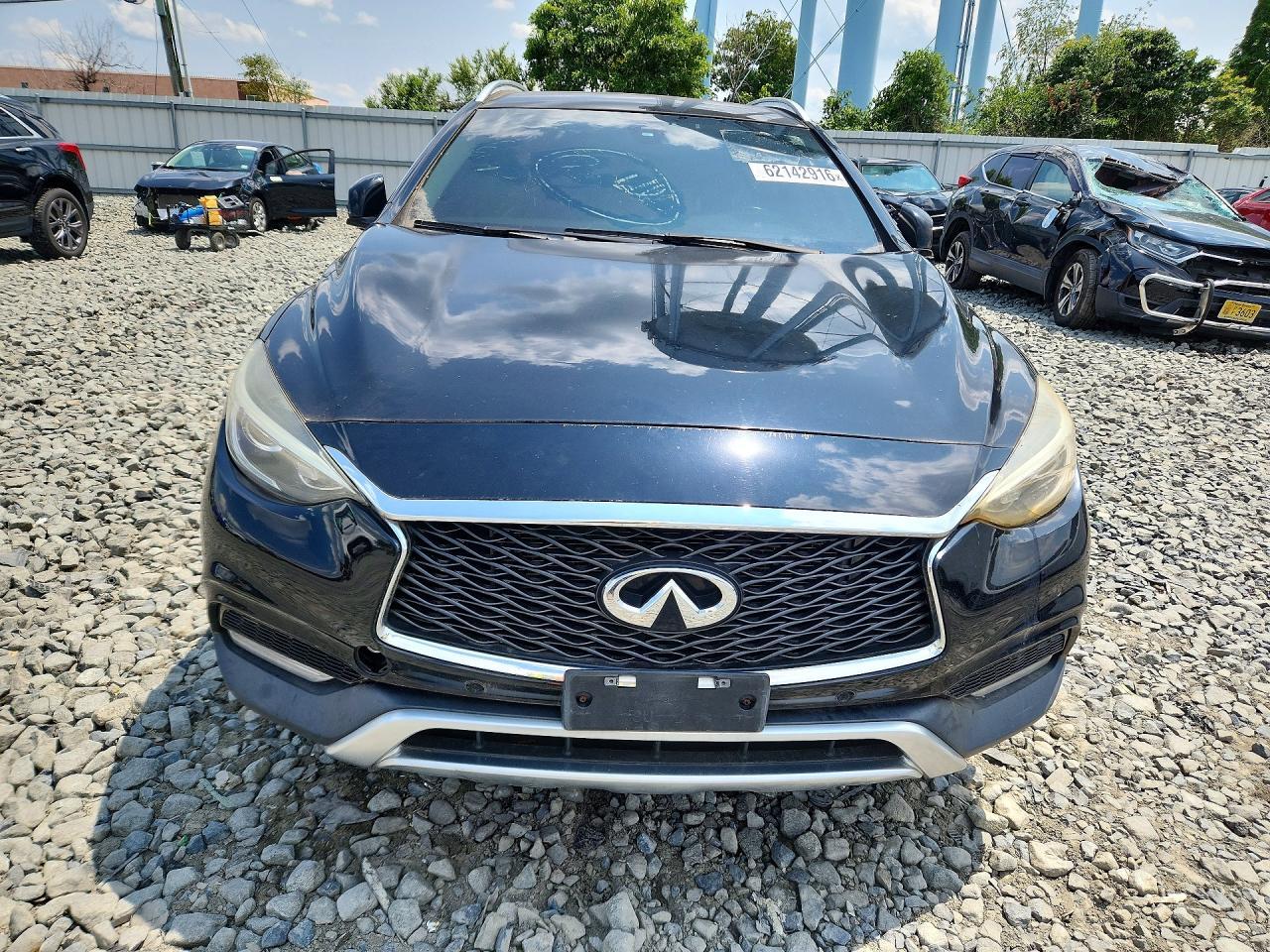 2017 INFINITI QX30 BASE — Фото 5 из 12