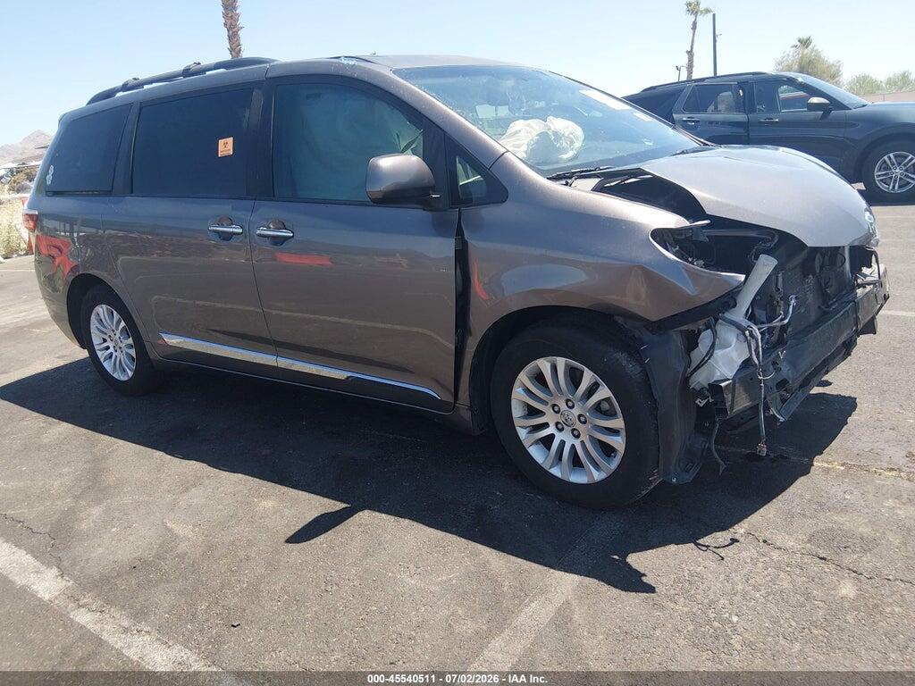 5TDYZ3DC0HS887557 2017 TOYOTA SIENNA photo no. 1