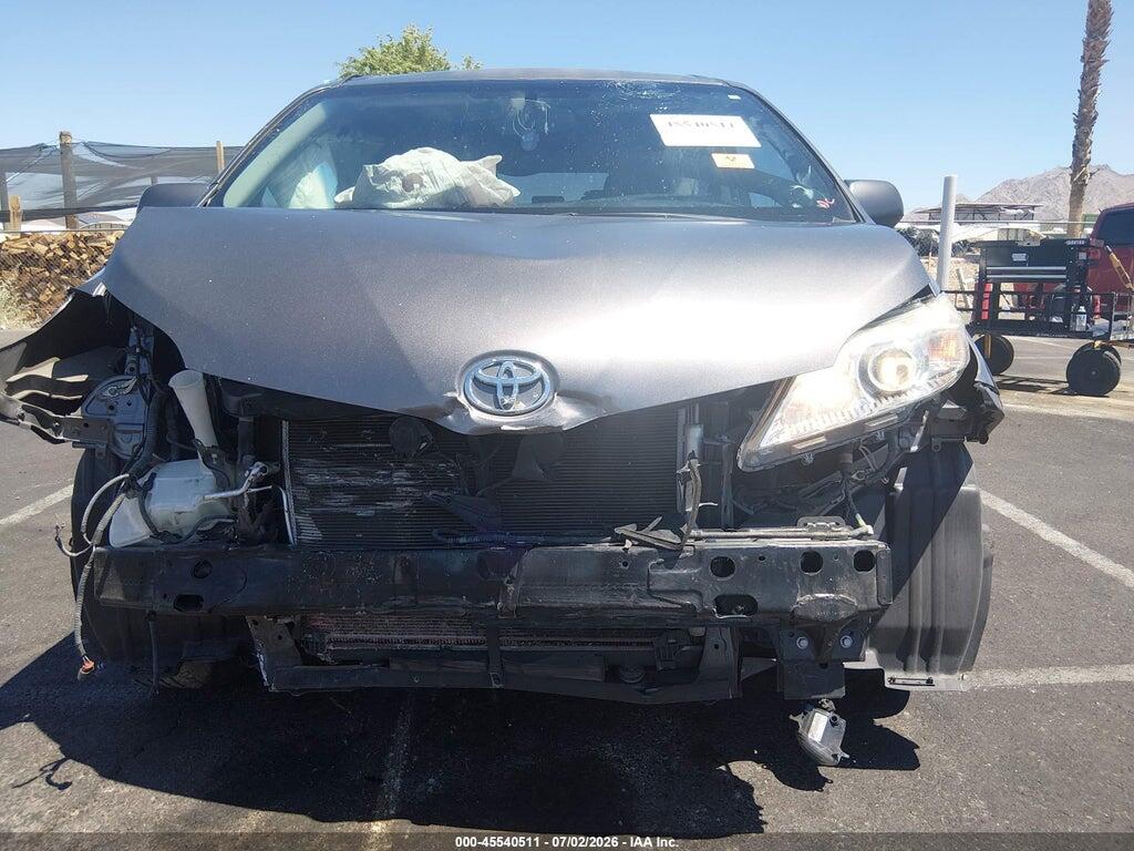 5TDYZ3DC0HS887557 2017 TOYOTA SIENNA photo no. 12