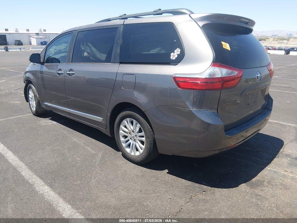 5TDYZ3DC0HS887557 2017 TOYOTA SIENNA photo no. 3